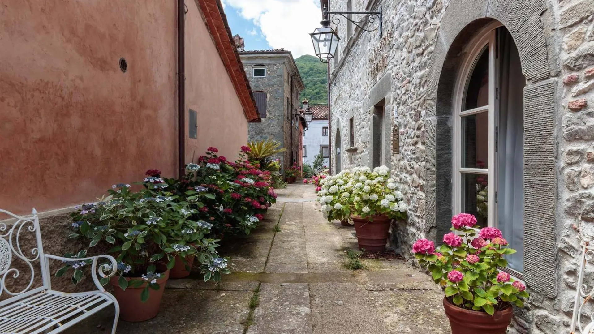 Palazzo Giusti, Understated Luxury With A Welcoming Ambience On The Hills Of Lucca Villa Pescaglia