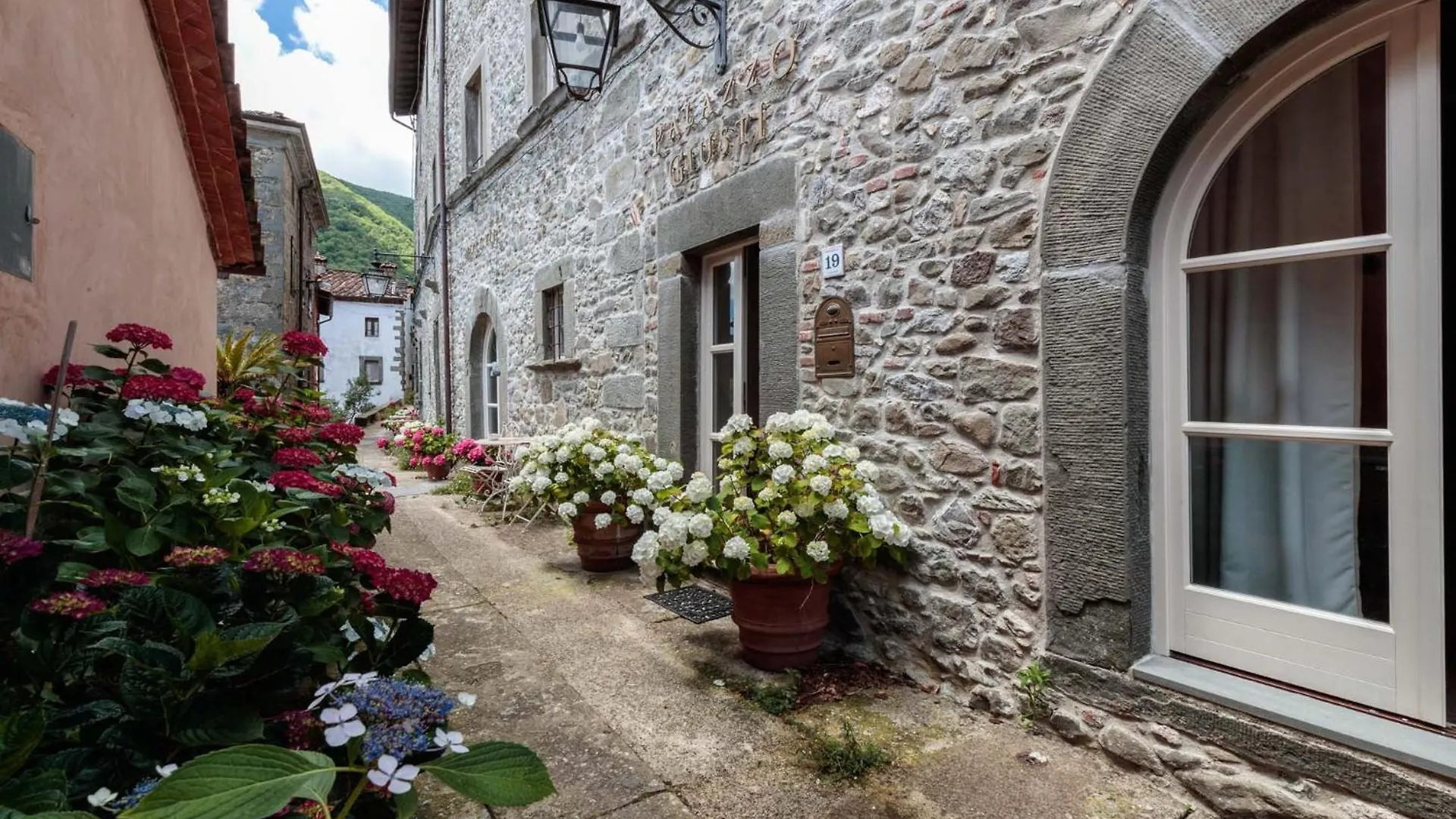 Palazzo Giusti, Understated Luxury With A Welcoming Ambience On The Hills Of Lucca Villa Pescaglia Italy